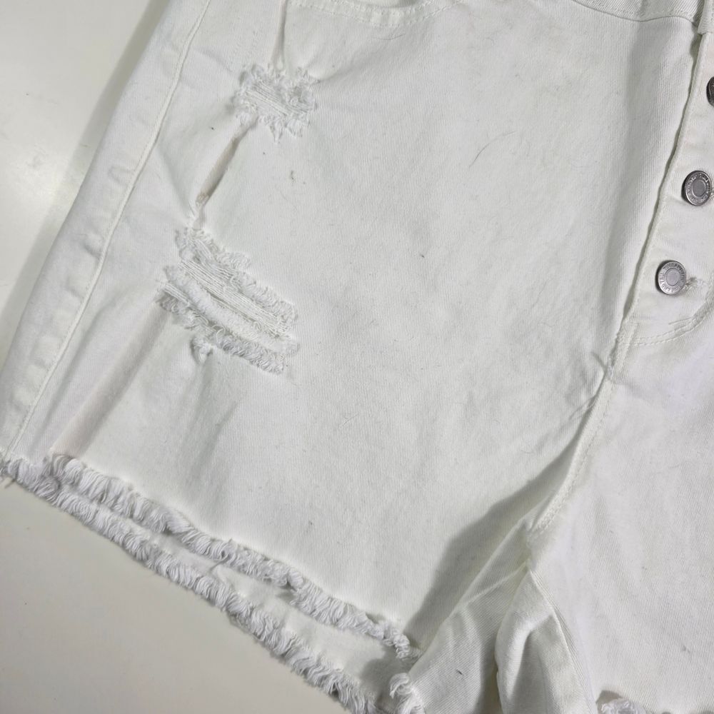 Time & Tru White High‑Rise Distressed Denim Shorts Plus Size 18 - Picture 6 of 10